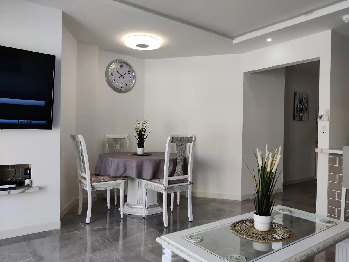 One Bed Ground Floor Pool View Apartment San Miguel de Abona Španělsko